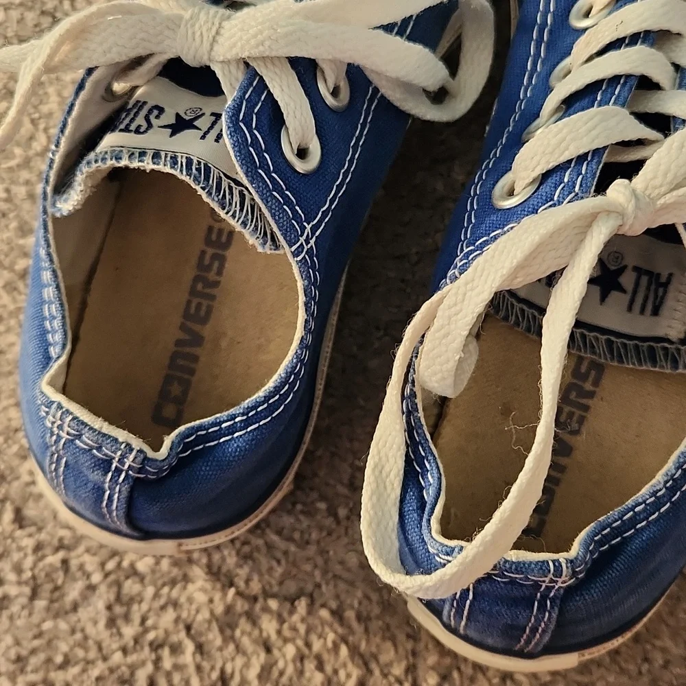 Blue low-top converse - Picture 6 of 13